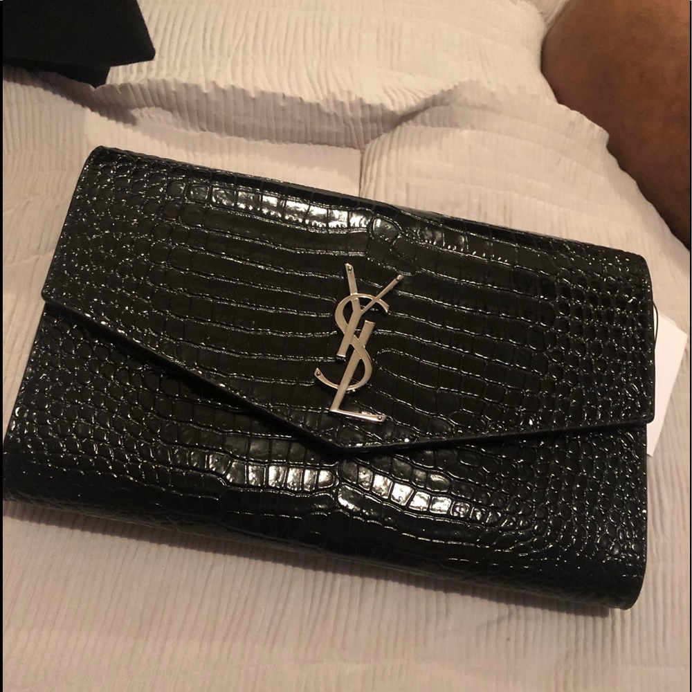 🔴SOLDDDD🔴 YSL Cassandra CrocEmbossed Leather Wallet-On-Strap - Picture 5 of 6